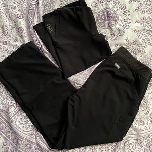 Figs technical collection scrubs in black